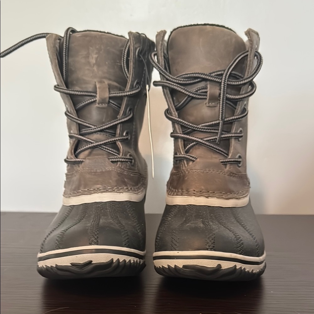 Sorel Slimpack III lace up winter boots